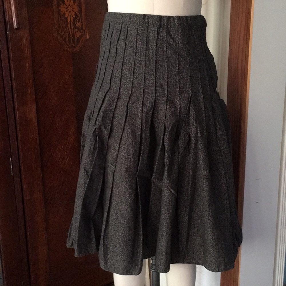 MORE Pleated Skirt Size 1. Grey Pattern. Never Worn RARE FIND ☆